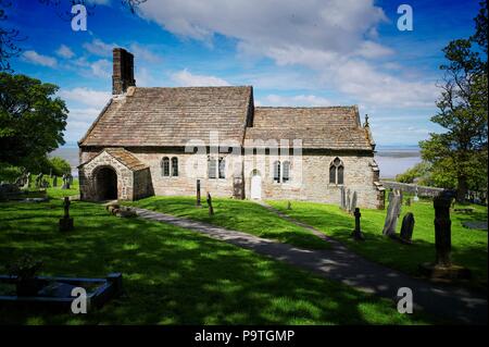 St. Peters Kirche Heysham, Lancashire an einem Frühlingsmorgen. Stockfoto