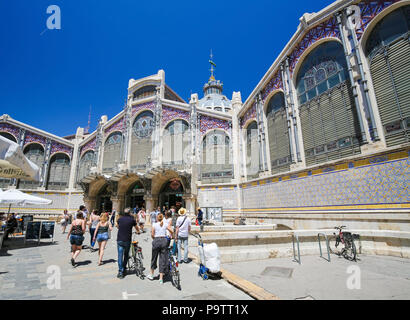 Mercado Central oder Mercat Central ist ein öffentlicher Markt im Zentrum von Valencia, Spanien, und ein Paradebeispiel für Valencia Jugendstil Stockfoto
