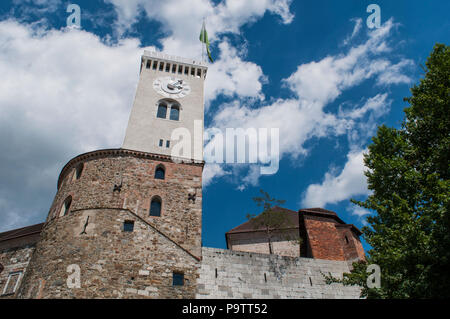 Slowenien: Blick auf die Burg von Ljubljana (ljubljanski Grad), ehemaligen mittelalterlichen Festung aus dem 11. Jahrhundert, eine Burganlage auf Castle Hill Stockfoto