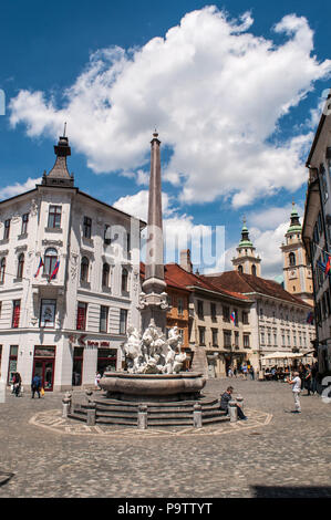 Slowenien: Die robba Brunnen, Brunnen der drei Krainer Flüsse im Jahre 1751 durch den Italiener Francesco Robba, vor Ljubljana Rathaus Stockfoto