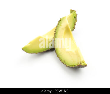 Zwei avocado Schichten auf weißem Hintergrund reif Grün Braun Alligator Pear isoliert Stockfoto