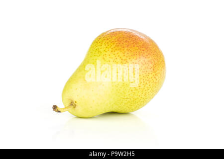 Eine ganze Frische rote Birne forelle Vielfalt isoliert auf weißem Stockfoto