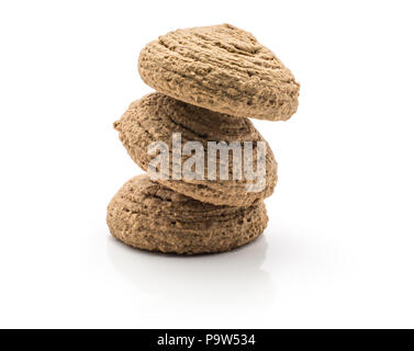 Kakao oat Cookies drei Tropfen Form braune knusprige Kekse auf weißem Hintergrund Stockfoto
