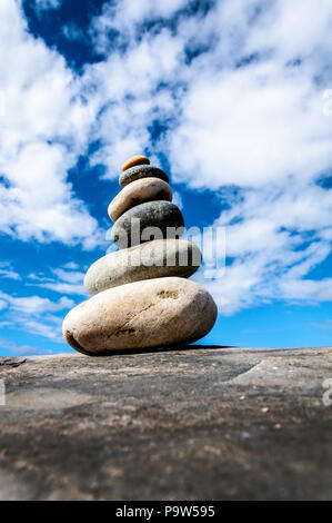 Rock Stapel oder Stapeln auf einem Strand Stockfoto