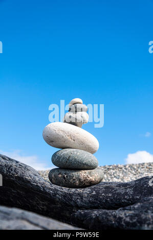 Rock Stapel oder Stapeln auf einem Strand Stockfoto
