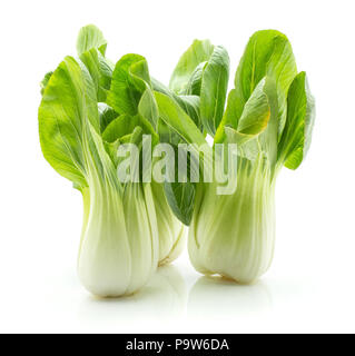 Bok Choy (Pak Choi) auf weißem Hintergrund drei frische Kopfkohl isoliert Stockfoto