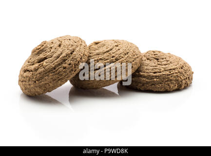 Drei Kakao oat Cookies in der Zeile auf weißem Hintergrund braune knusprige drop Form isoliert Stockfoto