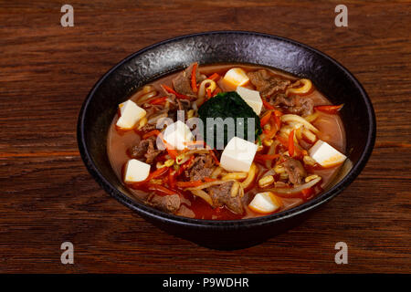 Japanisch Suppe Ramen mit Tofu und Rindfleisch Stockfoto