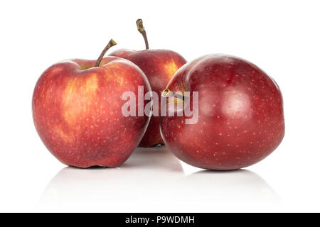 Drei frische Äpfel Red Delicious auf weißem Hintergrund Stockfoto