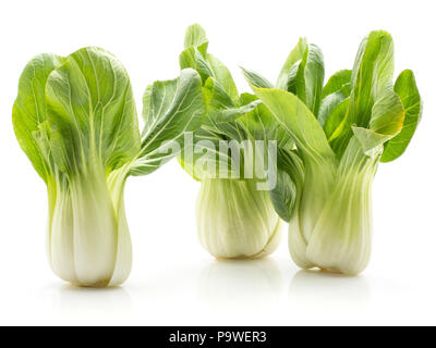 Bok Choy (Pak Choi) drei frische Kopfkohl auf weißem Hintergrund Stockfoto