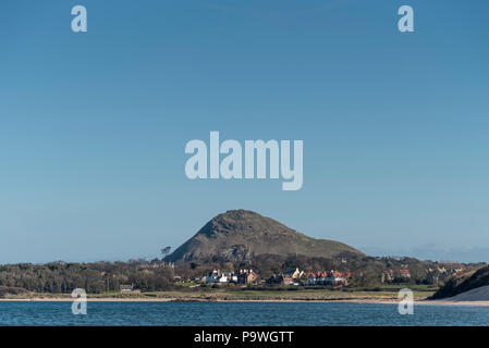 07-04-15 Yellowcraig Beach, North Berwick, East Lothian, Schottland, Großbritannien. North Berwick Gesetz von Yellowcraig Strand. Foto: © Simon Grosset Stockfoto