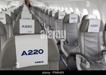 Innenraum der Airbus A 220-300 auf der Farnborough Airshow am 18. Juli 2018 in Farnborough, England. Stockfoto