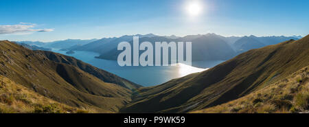 Lake Wanaka und Bergpanorama, Blick von der Landenge Peak Track, Otago, Südinsel, Neuseeland Stockfoto