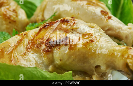 Buttermilch Brined gegrilltes Hähnchen, getränkt mit einer Mischung aus Buttermilch, brauner Zucker, und Hot Sauce Geschmack und Saftigkeit zu gewährleisten Stockfoto