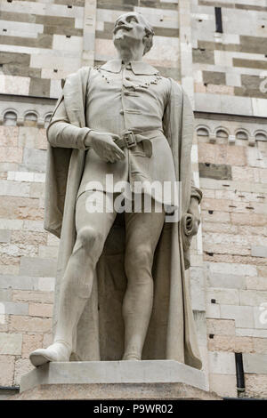 Statue des italienischen Dichters Alessandro Tassoni in Modena, Italien von Alessandro Cavazza an 1860 Stockfoto