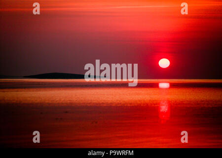 Sonnenaufgang über einem See im Osten Rumäniens, nahe dem Schwarzen Meer Stockfoto