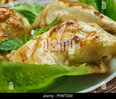 Buttermilch Brined gegrilltes Hähnchen, getränkt mit einer Mischung aus Buttermilch, brauner Zucker, und Hot Sauce Geschmack und Saftigkeit zu gewährleisten Stockfoto