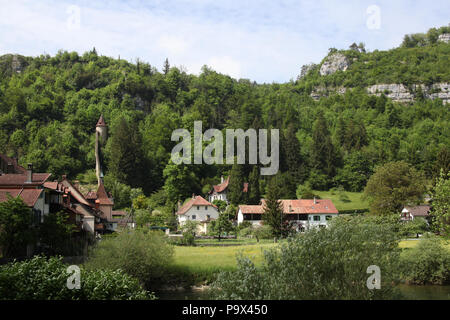 Die kleine Stadt St. Ursanne, im Jura, Franches Montagnes, Schweiz. Stockfoto