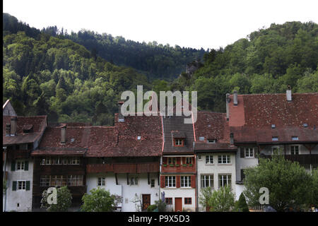 Die kleine Stadt St. Ursanne, im Jura, Franches Montagnes, Schweiz. Stockfoto