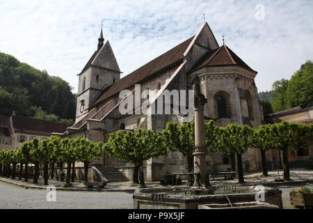 Das Kloster in St. Ursanne, Jura, Franches Montagnes, Schweiz. Stockfoto