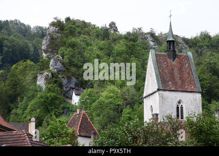 Das Kloster in St. Ursanne, Jura, Franches Montagnes, Schweiz. Stockfoto