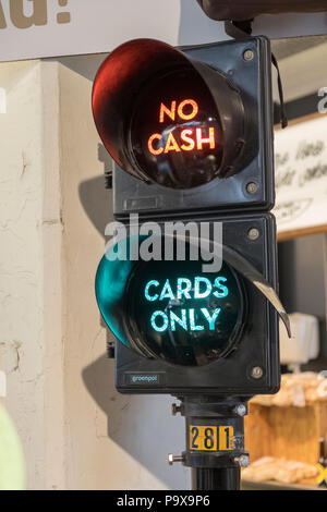 Ohne Zeichen in einem Geschäft in Amsterdam als die Stadt bewegt sich für Kartenzahlungen nur, Amsterdam, Niederlande, Holland, Europa Stockfoto