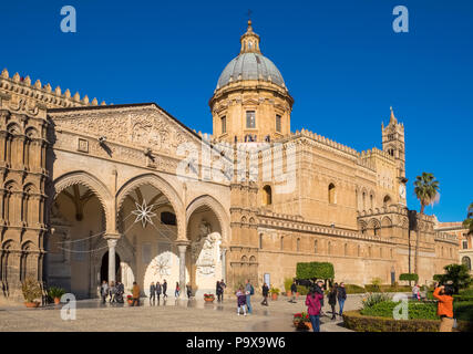 Fassade der Kathedrale von Palermo, der Himmelfahrt der Jungfrau Maria, Palermo, Sizilien, Italien, Europa Stockfoto