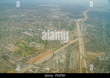 Luftaufnahme der Los Amigos Golf mit Los Angeles River bei Los Angeles, Kalifornien Stockfoto