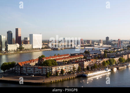 Die Nordereiland in der Neuen Maas (Nieuwe Maas), Fluss in Rotterdam in den Niederlanden. Die Neue Maas fließt rund um die Insel. Stockfoto