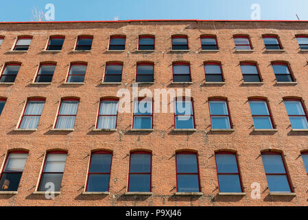 Aus rotem Backstein Fassade der Mühle in Williamsburg, Brooklyn, New York City, USA Stockfoto