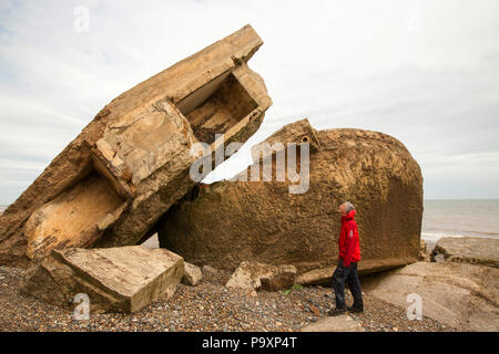 Die Überreste der Godwin Batterie am Strand von kilnsea am Kopf der Punkt verschmähen auf Yorkshires Ostküste, UK. Ursprünglich während der Fi konstruiert Stockfoto