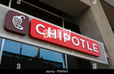 GLENDALE, CA/USA - Oktober 24, 2015: Chipolte Mexican Grill unterzeichnen. Chipolte ist eine Kette von Casual Dining Restaurants, spezialisiert auf Burritos und Tacos. Stockfoto