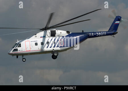 Die ersten fliegenden Prototypen des Mil Mi-38 Hubschrauber entwickelt, alternde Flotte der Mil Mi-8 Helikopter zu ersetzen, nimmt teil an MAKS-2007 Airshow, Zhuk Stockfoto