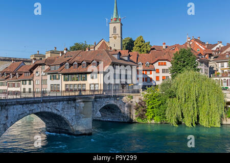 Blick auf die stadt Nydeggkirche Kirche und Untertorbrücke Brücke Altstadt Bern Schweiz Stockfoto