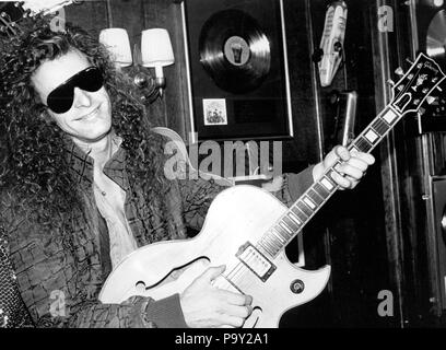 Ted Nugent abgebildet im Hard Rock Cafe im April 1986. Gary Gershoff © / MediaPunch Stockfoto