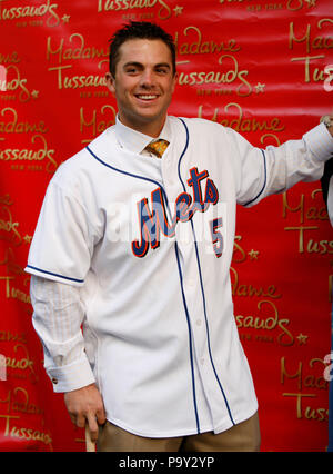 All-Star dritter Basisspieler David Wright - Der erste Met Spieler in Wachs verewigt - wird der glückliche Gewinner der letzten Woche Mets" Wettbewerb "Fandemonium bei Madame Tussauds an der 42nd Street am Times Square, New York City. April 10, 2007 © Walter McBride/MediaPunch Stockfoto