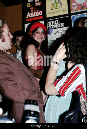 Gilda Radner besucht die Opening Night nach Partei ihrer Show 'Gilda Radner - Live from New York" am 2. August 1979 an Sardi's in New York City. Quelle: Walter McBride/MediaPunch Stockfoto