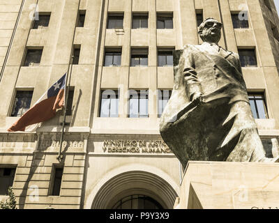 SANTIAGO DE CHILE, CHILE - 26. JANUAR 2018:: Denkmal zu den chilenischen Staatsmann und Politiker. Salvador Allende Gossens in Santiago de Chile. Imag Stockfoto