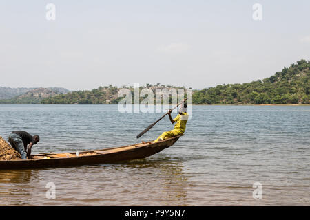 Zwei junge Fischer zu einem Fischfang Expedition. Stockfoto