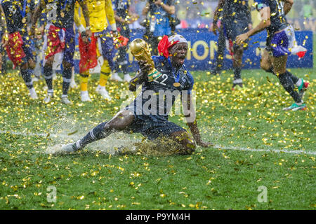 Benjamin Mendy von Frankreich feiert den Titel beim Spiel gegen Kroatien in einem Spiel gültig für das Finale der WM in Russland im Luzhniki Stadion in der Stadt Moskau in Russland am Sonntag, 15. (Foto: William Volcov/Brasilien Foto drücken) Stockfoto