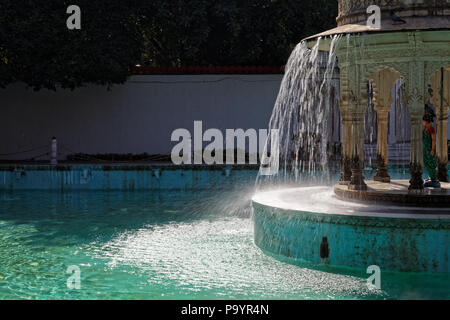 Saheliyon-ki-Bari (Innenhof oder Garten der Dirnen) ist ein großer Garten und ein beliebtes touristisches Platz in Udaipur im indischen Bundesstaat Rajasthan. Stockfoto