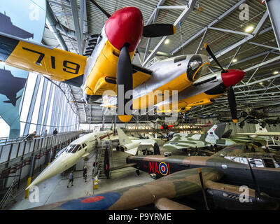 Duxford IWM-Imperial War Museum Duxford - das größte Luftfahrtmuseum in Großbritannien - Foto innerhalb des Luftraums Aufhänger, die im Jahr 2008 eröffnete Stockfoto