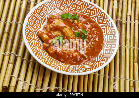 Katla Macher Tel O'Meara, Bengali Fisch Curry Stockfoto