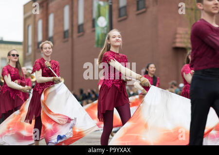 Holland, Michigan, USA - 12. Mai 2018 Die Wildkatzen Mattawan Marching Band an der Muziek Parade, während das Tulip Time Festival Stockfoto