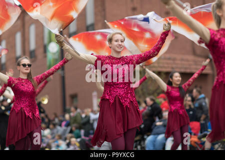 Holland, Michigan, USA - 12. Mai 2018 Die Wildkatzen Mattawan Marching Band an der Muziek Parade, während das Tulip Time Festival Stockfoto