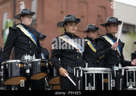 Holland, Michigan, USA - 12. Mai 2018 Die Wildkatzen Mattawan Marching Band an der Muziek Parade, während das Tulip Time Festival Stockfoto