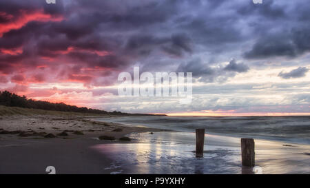 Brennender Himmel über Zingst Stockfoto