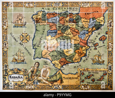 Karte von Spanien in keramischen Fliesen. Alcazar von Segovia Stockfoto