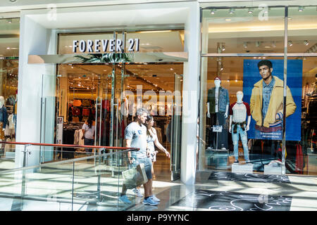 Orlando Florida, The Mall at Millenia, Shopping Shopper Shopper Shop Shops Markt Märkte Markt Kauf Verkauf, Einzelhandel Geschäfte Business Bus Stockfoto