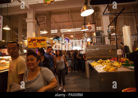 Innerhalb der Grand Central Market, Los Angeles, Kalifornien, USA Stockfoto